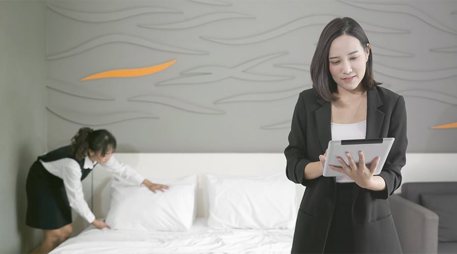 sprzątanie pokoi hotelowych